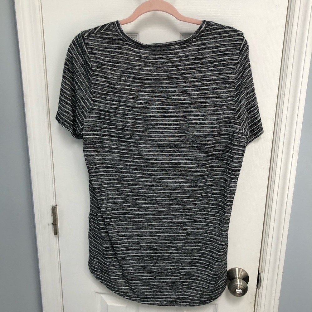 Athleta Charcoal Stripe Scoop V-Neck Short Sleeve Breezy Tee Top Size Large - Picture 11 of 15